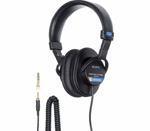 Sony MDR-7506 – uždaro tipo studijinės ausinės, juodos