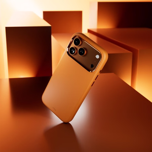 Pure Icon Magnetinis Pro skystas silikoninis dėklas iPhone 17 Pro, MagSafe suderinamas, su kameros apsauga ir aliuminio mygtukais - oranžinis