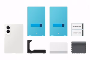 Samsung Galaxy Z Fold8 silikoninis magnetinis dėklas su 2 antirefleksinėmis plėvelėmis, kreminės spalvos