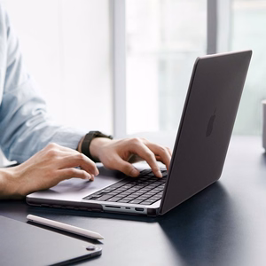 Spigen AirSkin dėklas, skirtas MacBook Pro 16" 2021 / 2023 / 2024 / 2025 / 2026 – pusiau skaidrus