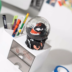 Spider-Man & Venom stiklinis sniego rutulys dovanų dėžutėje