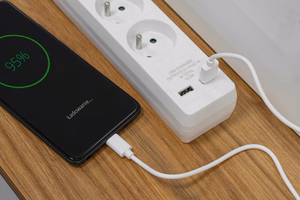 Rebel ilgintuvas, 3 lizdai + 2 USB lizdai, su jungikliu, 5 m