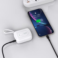 Dudao K32 22.5W 10000mAh išorinė baterija su įmontuotu USB-C / Lightning kabeliu - balta