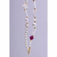 SHELLS telefono dirželis, pakabukas / virvelės ilgis 44 cm (22 cm kilpoje) / ant rankos – baltas ir violetinis