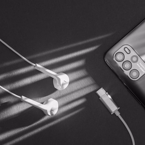 Kruger&Matz C2 į ausis įdedamos USB-C ausinės su mikrofonu, baltos