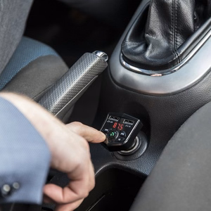 Automobilinis įkroviklis Maxlife "MXFT-02" juodas 3.1A (2xUSB / FM moduliatorius / USB laikmena)