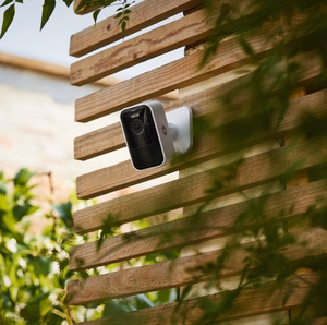 Yale SV-OC-1A-W Cube indoor/outdoor wall-mounted IP security camera, 1080 × 1920