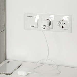 Qoltec 51825 GaN 45 W įkroviklis | 5–20 V | 1,5–3 A | 1 x USB-C PD | 1 x USB QC 3.0 | Baltas