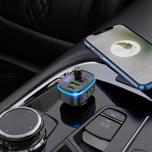 Automobilis bluetooth siųstuvas Hoco 2 x USB A + USB C QC3.0 PD 20W E62 juodas
