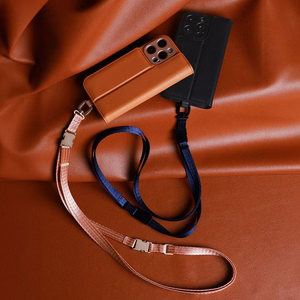 Moshi Overture MagSafe dėklas, skirtas iPhone 16 Pro, su nuimama veganiškos odos pinigine, „Caramel Brown“ spalvos