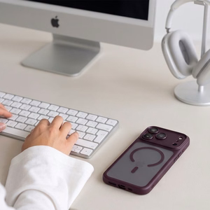 Tech-Protect MagPeak MagSafe CC dėklas, skirtas iPhone 18 Pro Max / 17 Pro Max, matinis tamsiai vyšninės spalvos