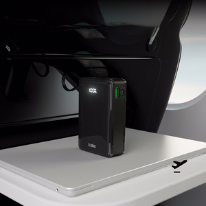 Išorinė baterija SBS 20000 mAh 20W su įmontuotu USB-C kabeliu ir skaitmenine indikacija - juoda