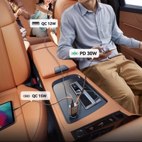 Joyroom JR-CCL07 3 viename automobilinis įkroviklis su įmontuotu ištraukiamu kabeliu - tamsiai pilkas