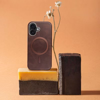 GENTLEMAN MAG COVER Dėklas telefonui suderinamas su MagSafe IPHONE 17 rudas