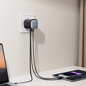 Joyroom JR-TCL02 65W USB-A USB-C GaN įkroviklis su įmontuotu USB-C kabeliu - juodas