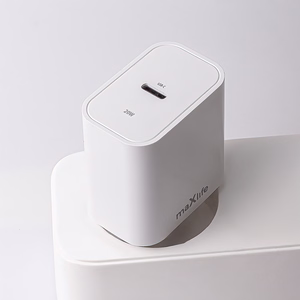 "Maxlife MXTC-06-20C PD QC įkroviklis 1x USB-C 20W baltos spalvos + USB-C - Lightning kabelis 20W
