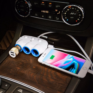 Automobilinis įkroviklis-šakotuvas Hoco C1 su 2 USB jungtimi ir trimis (3.1A) jungtimis