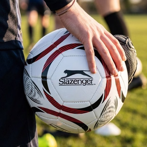 Slazenger 32 plokščių treniruotinis futbolo kamuolys, 5 dydžio, baltas ir raudonas