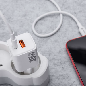 FORCELL F-ENERGY Mini GaN III VT-35 kelioninis įkroviklis su 1 x Type C + 1x USB A lizdais, PD QC4.0 30W baltas