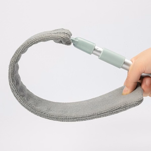 Retractable slit duster