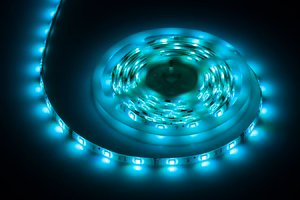 Apšvietimo rinkinys su 5050 SMD LED juosta (150 LED), maitinimo šaltiniu ir spalvų valdikliu