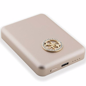 Guess Magnetinė 4G Strassed Metalinis Logotipas indukcinė išorinė baterija 5W 3000mAh - auksinė