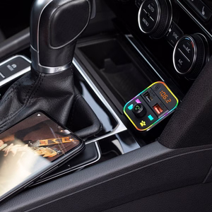 Automobilinis Bluetooth FM siųstuvas su 2 USB prievadais