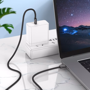 Blavec Kabelis Candy pintas - USB į Lightning - 2,4A 1 metras Apple CarPlay (CCA-UL24B10) juodas