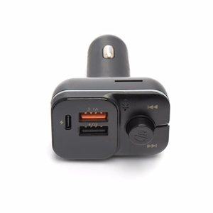 Juodas automobilinis siųstuvas Blue Star Wave L3 su RGB dekoratyviniu apšvietimu, 1 × USB-C, 2 × USB, 20 W