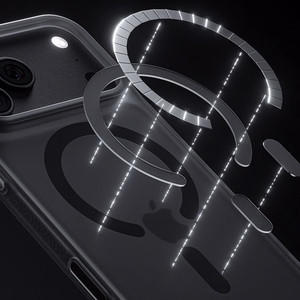 Juodas „Benks Magnetic Lucid Armor Pro“ kevlaro dėklas su metaliniu rėmeliu (C.K.PC.AP.BK.0073), skirtas iPhone 18 Pro Max / iPhone 17 Pro Max su „Camera Control“ mygtuku