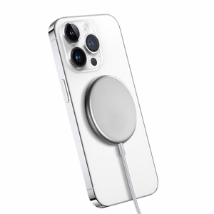 Crong MagSpot aliumininis 15 W magnetinis belaidis įkroviklis, suderinamas su MagSafe, sidabro ir baltos spalvų