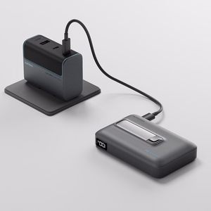 Cuktech WPB100 išorinė baterija 10 000 mAh, Qi2, 30 W, su magnetiniu tvirtinimu ir stovu – juoda