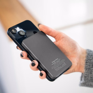 Krüger&Matz magnetinė belaidė išorinė baterija, 5000 mAh, pilka