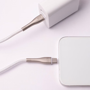 "Forever Sleek" kabelis USB-C - USB-C 1,0 m 60W baltas