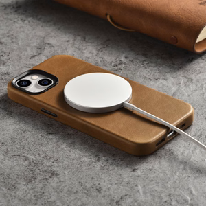 iCarer Oil Wax Premium odinis dėklas iPhone 14 Plus Magnetinis odinis dėklas su MagSafe Rudas (WMI14220703-TN)