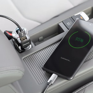 Automobilinis FM transmiteris su Bluetooth funkcija (2 USB lizdai)