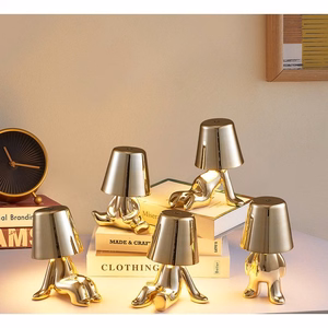 Stalo lempa prie lovos GOLD MAN Art Deco sėdinti (versija 6) MLTL