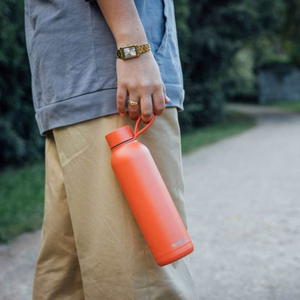 Quokka Solid With Strap nerūdijančiojo plieno termobutelis su dirželiu, 630 ml, Oranžinis