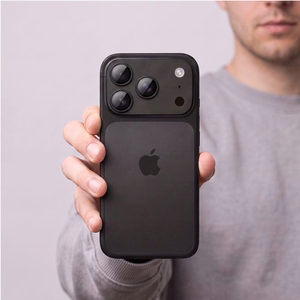 Juoda aliuminio ir grūdinto stiklo kameros modulio apsauga „Tech-Protect CamFull Fit+“, skirta „Apple iPhone 18 Pro“