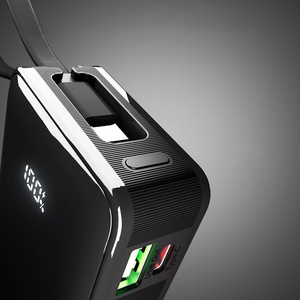 Išorinė baterija SBS 10000 mAh 20W su įmontuotu USB-C kabeliu ir skaitmenine indikacija - juoda