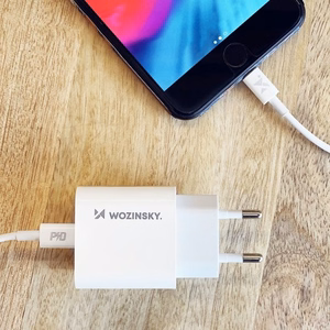 Įkroviklis Wozinsky Quick Charge, baltas PD 20W + Type-C / Lightning baltas laidas 100cm