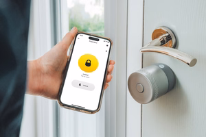 Yale Linus Smart Lock L2 Lite - išmanioji durų spyna sidabrinė