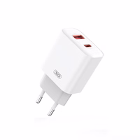 XO sieninis įkroviklis CE12 PD QC 3.0 20W 1x USB 1x USB-C baltos spalvos