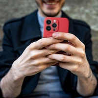 SILIKONINIS MAGNETINIS DĖKLAS suderinamas su MagSafe IPHONE 16 Plus raudonas