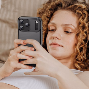 Carbon dėklas telefonui iPhone 17 Pro - juodas