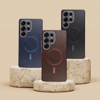 Dėklas "Gentelman Mag Cover" skirtas iPhone 17 rudas