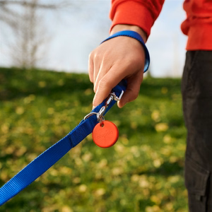 Chipolo POP Bluetooth daiktų ieškiklis su keičiama baterija, skirtas iOS ir Android, raudonas