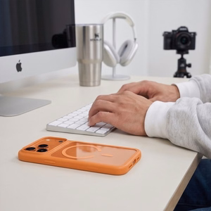 Tech-Protect MagOne CC MagSafe dėklas su 2 grūdintais stiklais, skirtas iPhone 18 Pro Max / 17 Pro Max, skaidrus oranžinis