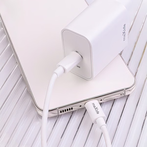 "Maxlife MXTC-06-20C PD QC įkroviklis 1x USB-C 20W baltos spalvos + USB-C - Lightning kabelis 20W