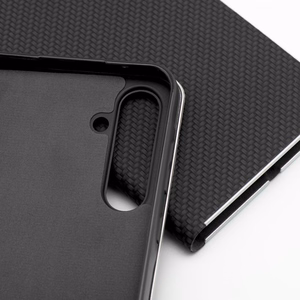 LUNA Book Carbon dėklas telefonui XIAOMI Redmi Note 14 4G (GLOBAL - 163,25mm x 76,55mm x 8,16mm) juodas
